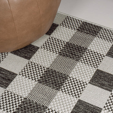 Darcy Traditional Geometric Bold Gingham Area Rug